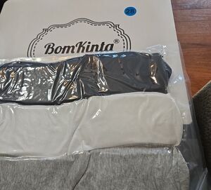 3 PAIR SOCKS NIB BOM KINTA